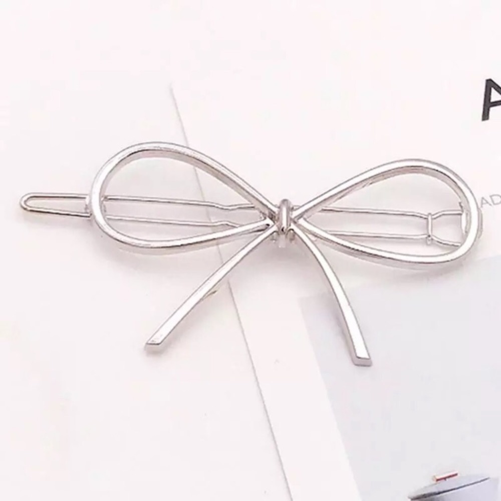 🎉 New Silver Bow Hair Clip Accessory
